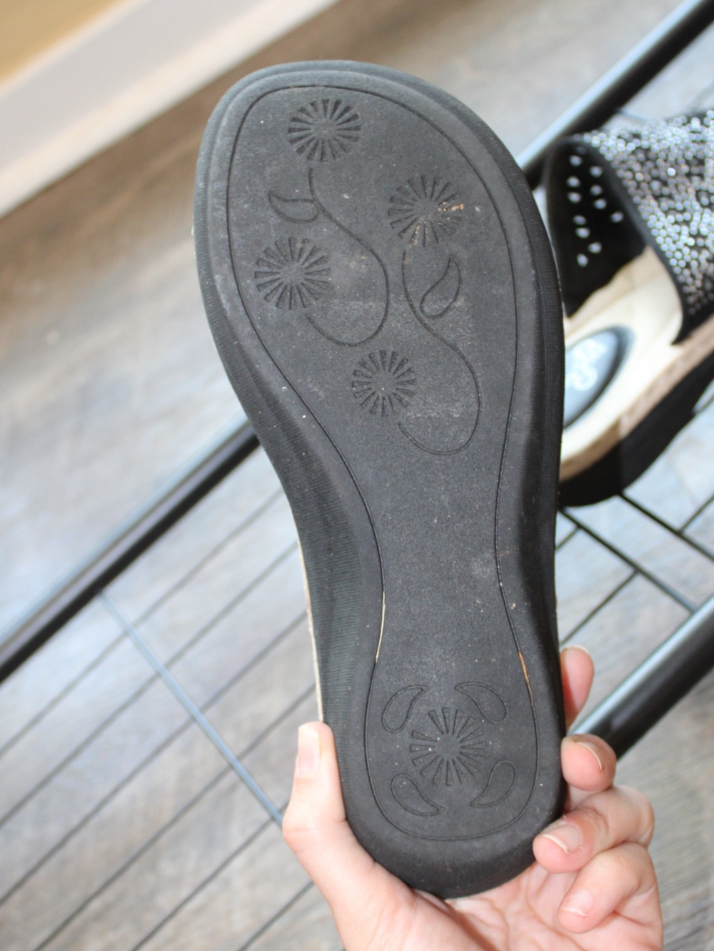 Mountain Sole Black Rhinestone Thong Sandals Comfort Footbed Women’s 9 - Picture 3 of 3